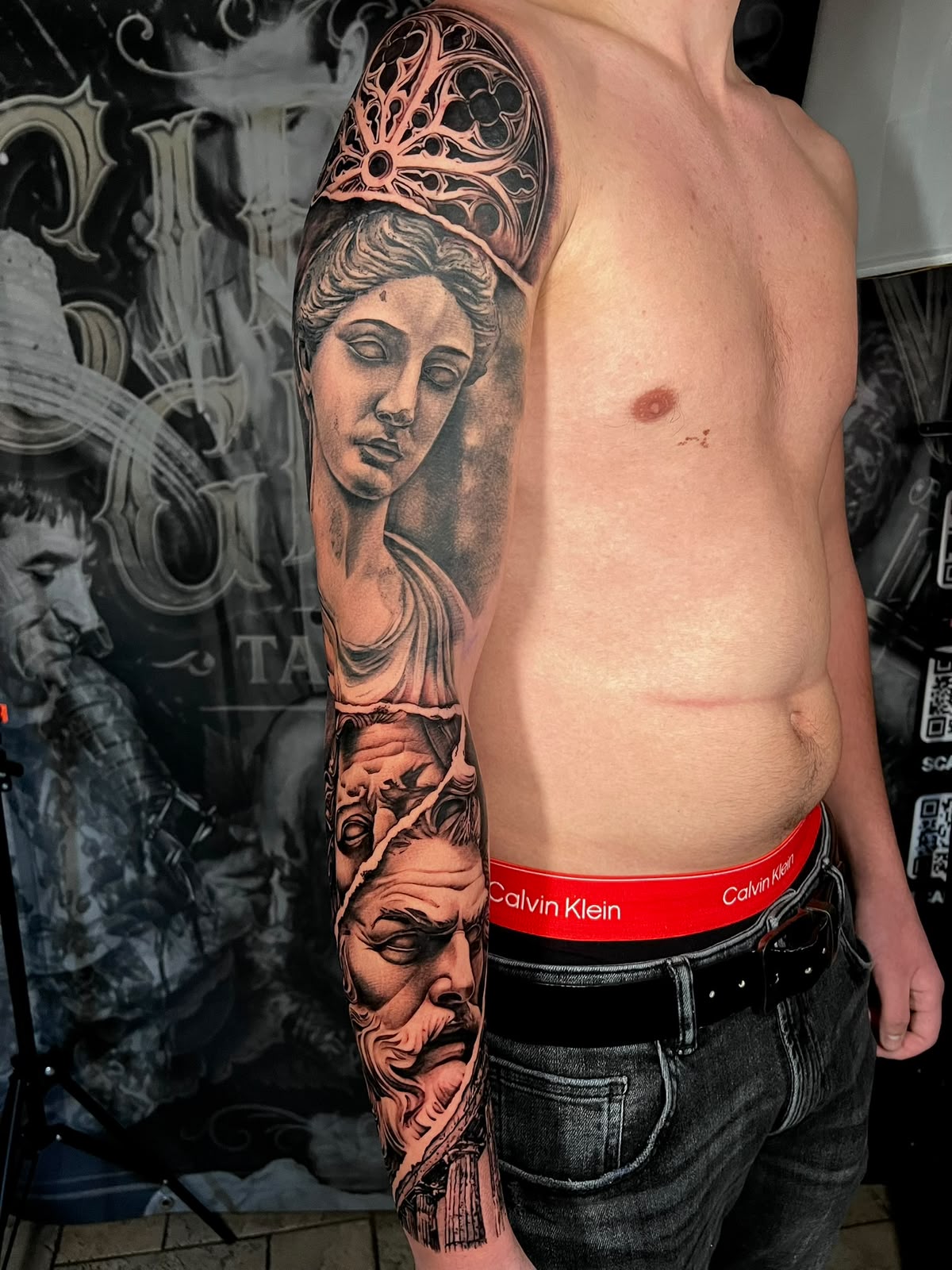 Klassische Porträts & Ornamentik — Tattoo von Ciprian Grapa