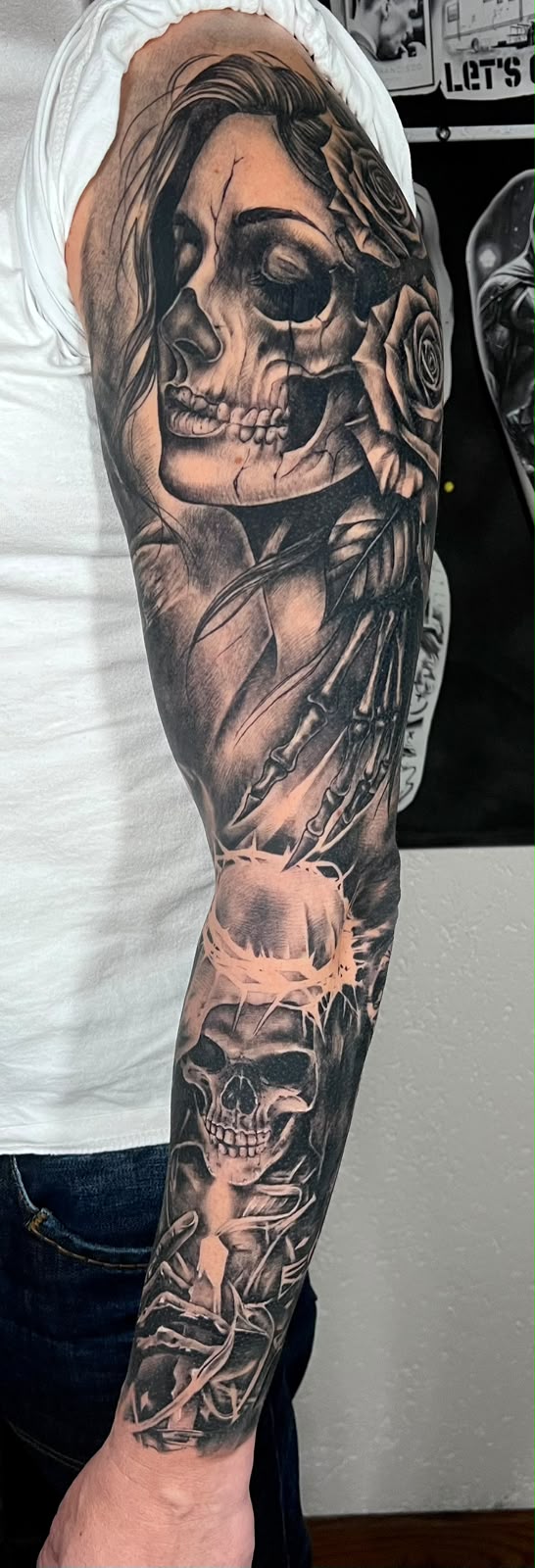 Frauenporträt & Totenköpfe — Tattoo von Ciprian Grapa
