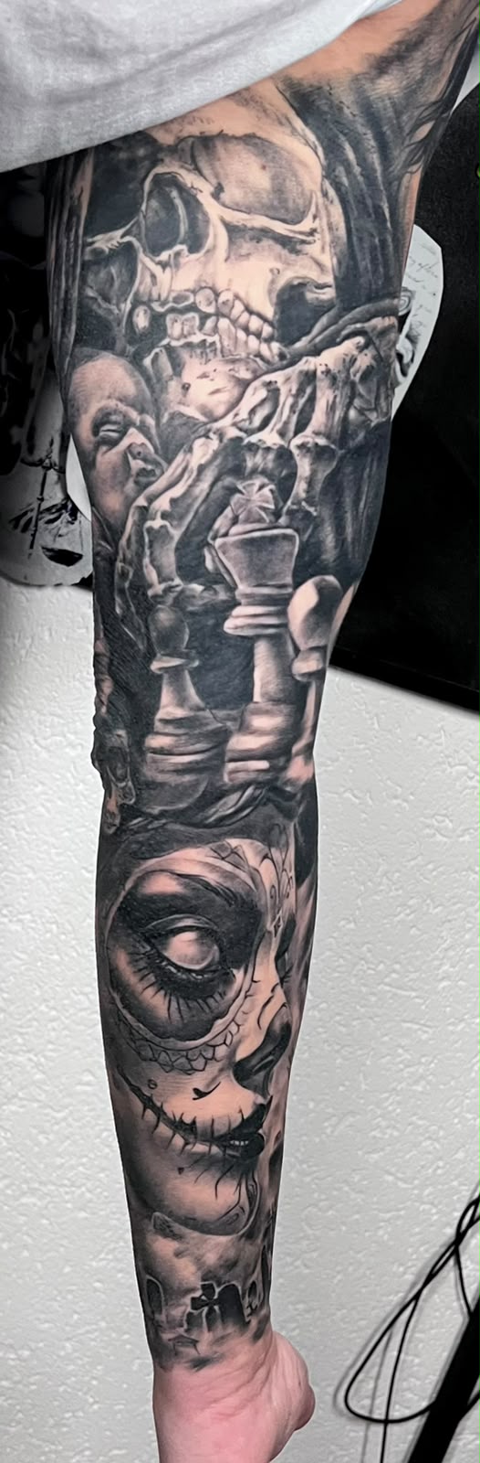 Totenkopf, Schach & Auge — Tattoo von Ciprian Grapa