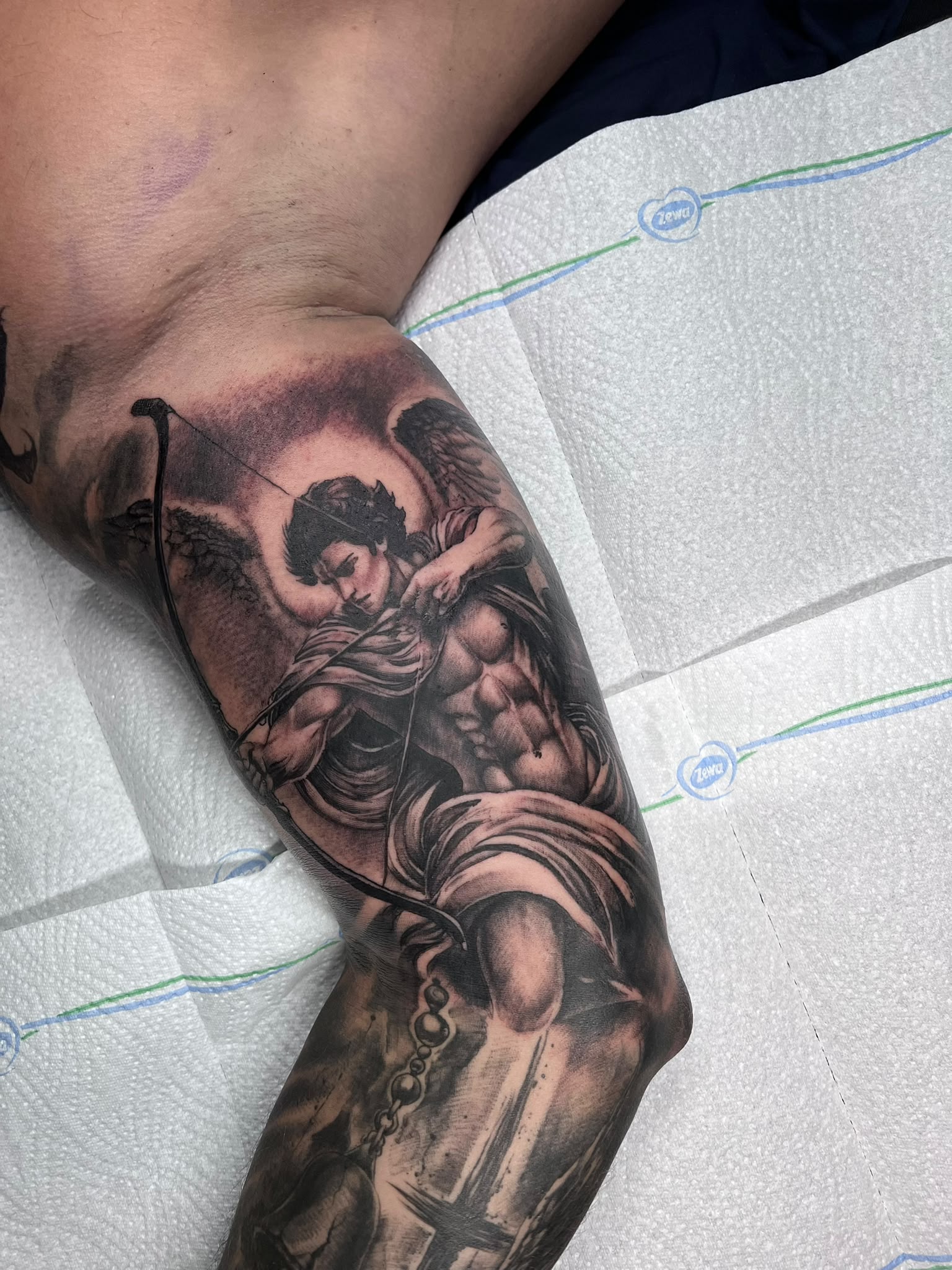 Klassische Skulptur am Unterarm — Tattoo von Ciprian Grapa